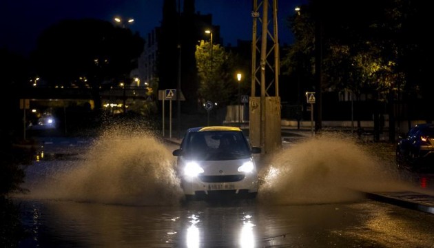 Fransa'da şiddetli yağışlar nedeniyle 6 vilayette sel alarmı