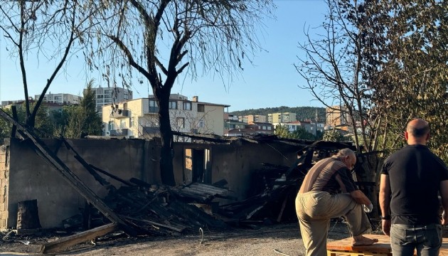 İstanbul'da depo yangını: Ekipler müdahale ediyor