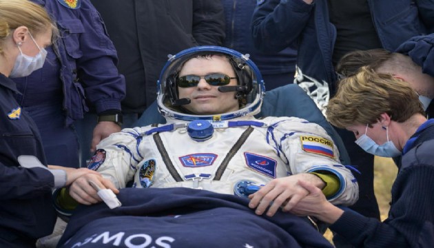 Astronot ve kozmonotlar 1 yıl sonra Dünya'ya döndü