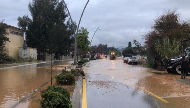 Muğla'da yollar göle döndü