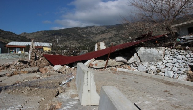 İzmir’de toprak kayması: 151 kişi tahliye edildi