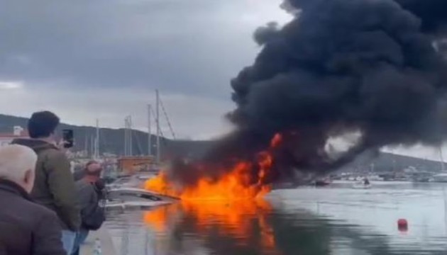 İzmir'de korku dolu anlar: Patlayan tekne alevler içinde kaldı