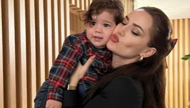 Fahriye Evcen küçük oğlu Kerem'le gezmelerde!