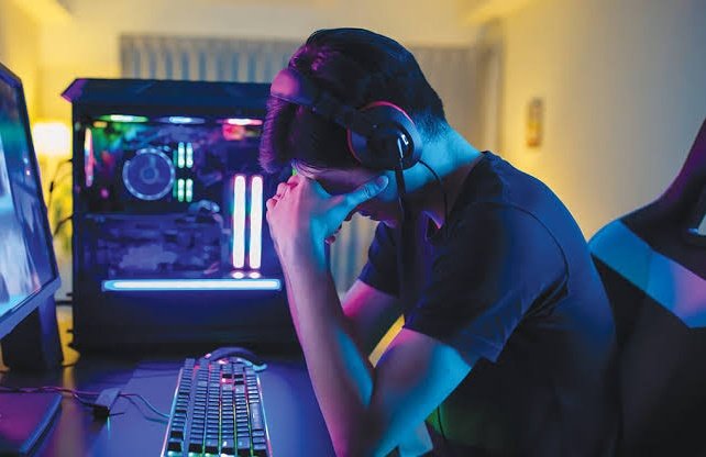 4 gün 3 gece boyunca uyumadan oyun oynadı! Beyin kanaması geçirdi