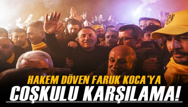 Hakem döven Faruk Koca'ya coşkulu karşılama