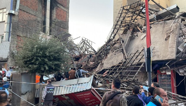 Malatya'da bina yıkımı sırasında göçük