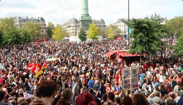 Fransa'da binlerce kişi Macron karşıtı gösteri düzenledi