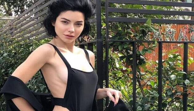 Merve Boluğur'dan Barbie pozları!