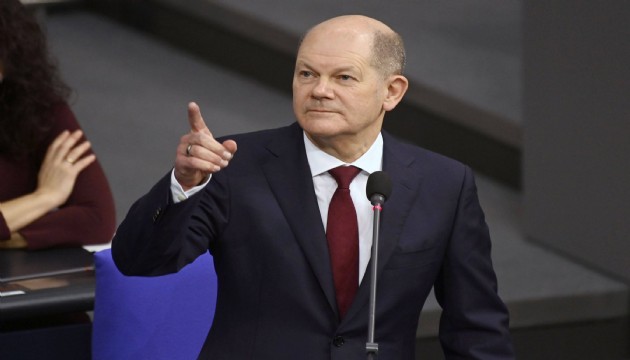 Scholz: Fransa'nın istikrarsız hale gelmesini beklemiyorum