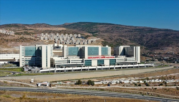 İzmir Şehir Hastanesi hasta kabulüne başladı