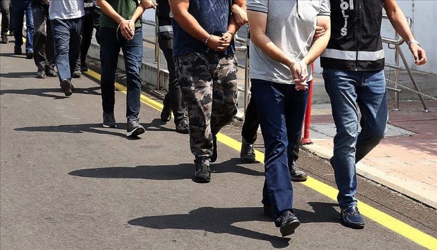 İzmir'de FETÖ operasyonu