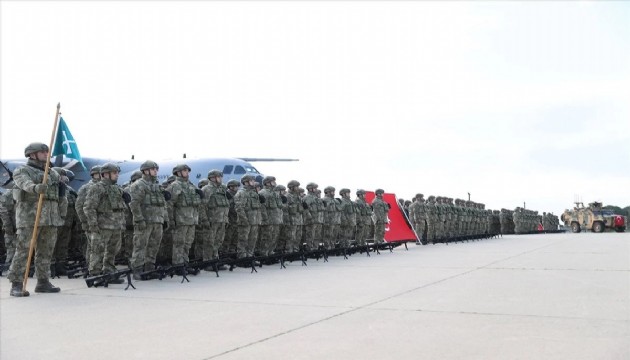 Türk askeri TCG Anadolu ile Almanya'da