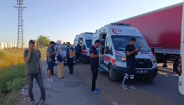 Yolcu otobüsü TIR'a çarptı