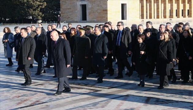 İsmet İnönü mezarı başında anıldı