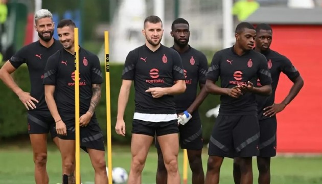 İtalyan devi Milan'da yaprak dökümü