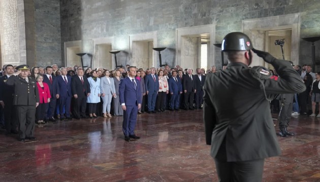 CHP heyeti Anıtkabir'de