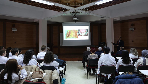 Kötü ağız sağlığı Alzheimer riskini katlıyor!