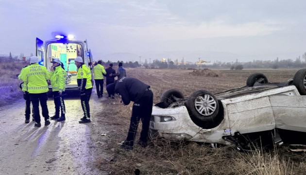 Ankara'da devrilen otomobildeki 1 kişi öldü, 4 kişi yaralandı