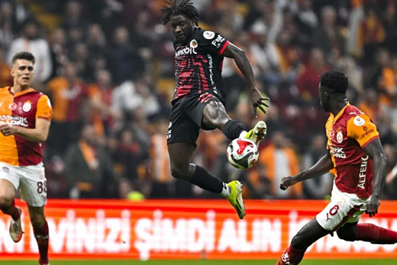 Lider Galatasaray farkı artırmak için sahada: Ankara'da ilk 11'ler belli oldu