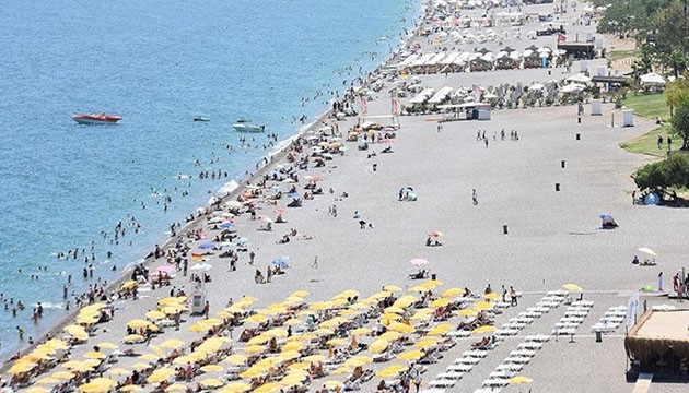 Antalya sahillerinde bayram yoğunluğu