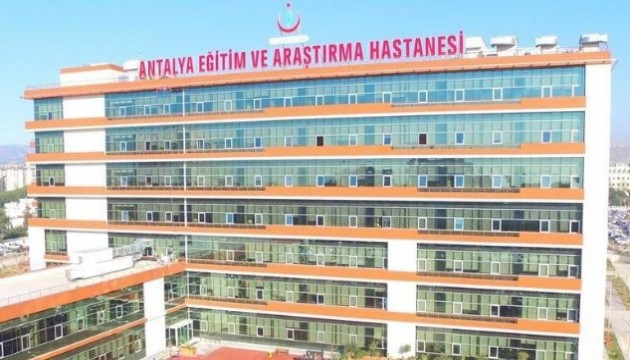 Sağlıkta şiddetin sonu gelmiyor! Antalya'da hasta yakınlarından çocuk doktoruna saldırı