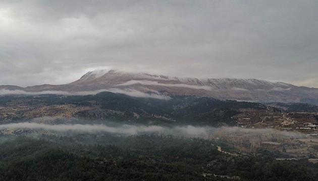 Antalya'ya mevsimin ilk karı düştü