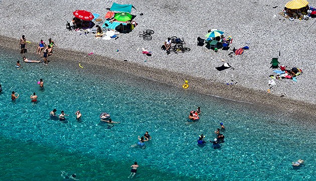 Antalya sahillerinde yoğunluk