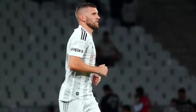 Beşiktaş'ta Ante Rebic, N'Koudou'yu mumla arattı!