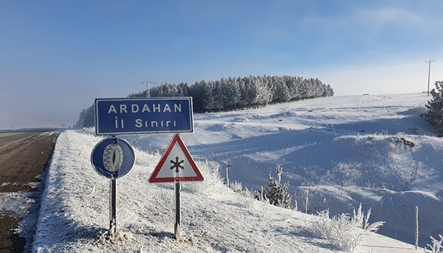 Ardahan'da termometreler eksi 23'ü gösterdi