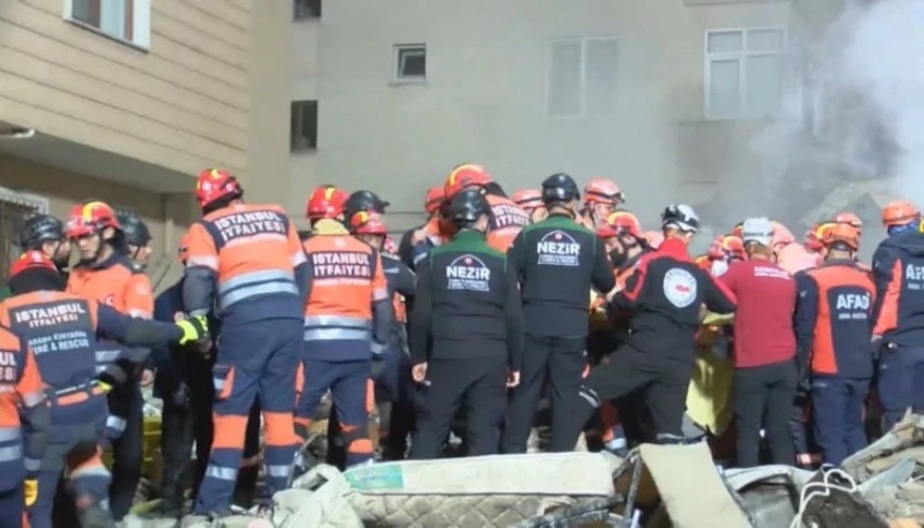 Maltepe'deki 7 katlı bina çöktü: Ölü sayısı 5'e yükseldi