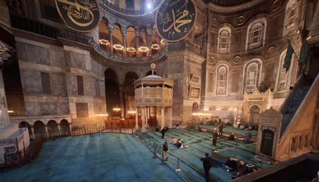 Ayasofya-i Kebir Camii Ramazan’da ibadete hazır