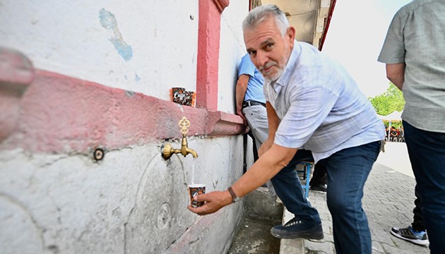 Atatürk'ün anısına kent çeşmesinden ayran dağıtıldı