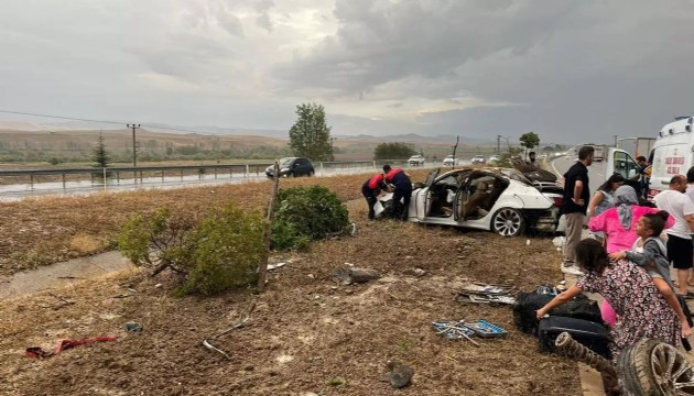 Çorum'da kaza: 2  kişi yaralandı