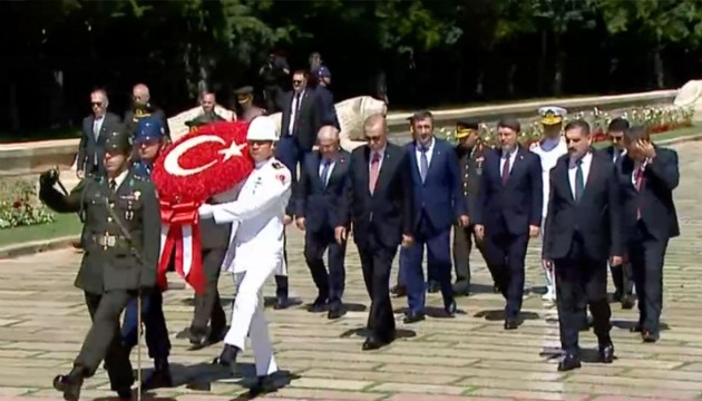 Erdoğan ve YAŞ üyeleri Anıtkabir'de