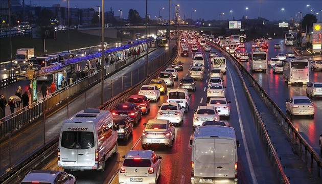 İstanbul trafiği kilitlendi