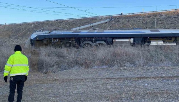 Kırıkkale'de yük treni raydan çıktı