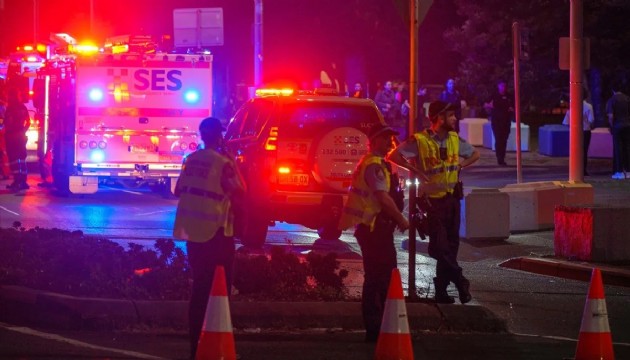 Baba-oğul Avustralya'yı kana buladı