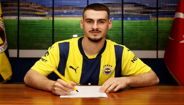 Fenerbahçe'de yeni transfer resmen açıkladı