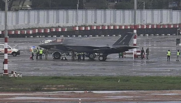 Hayalet savaş uçağında acil durum