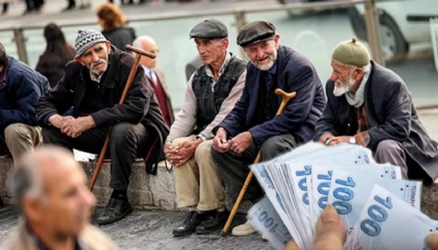 Geçinemeyen emekli işe dönüyor