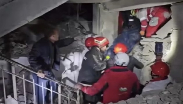 İsrail sivil yerleşim yerlerini vurdu