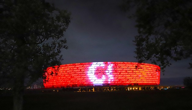 Bakü'de Ay-Yıldız renkleri