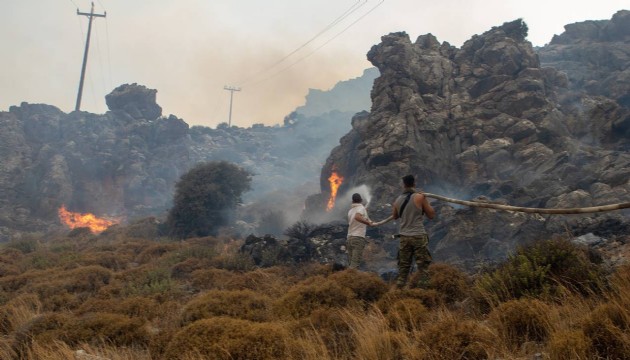 Rodos adası yangınla mücadele ediyor