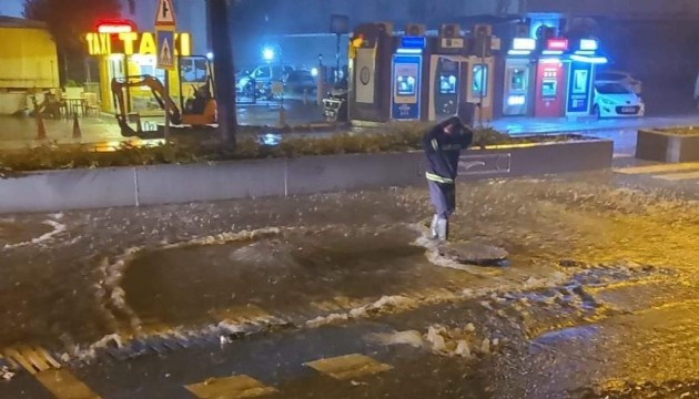 Kapalı Çarşı'yı su bastı