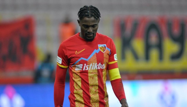 Kayserispor'da Bernard Mensah sezon bitmeden ayrıldı