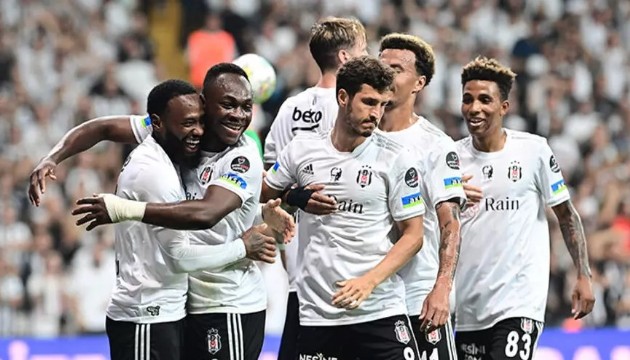 Beşiktaş'ta çifte imza haftası! İç transferde işlem tamam