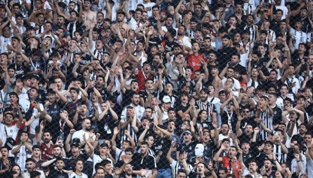 Beşiktaş tribünlerinden 'istifa' sesleri yükseldi