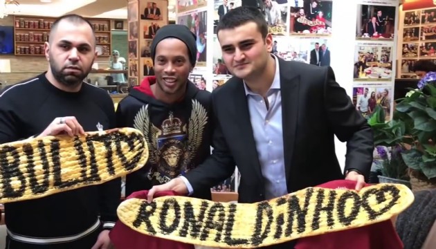 Ronaldinho CZN Burak'a hayran kaldı