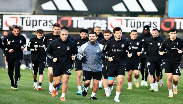 Beşiktaş'ta kadro dışı bırakılan futbolcular kulübe ihtar çekti!