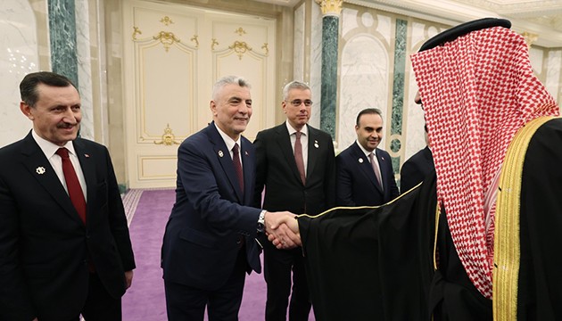 Bakan Bolat'tan kritik görüşme